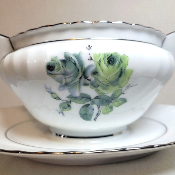 Royal Tettau Dawn Rose Gravy Boat with Attached Underplate - Picture 3 of 11